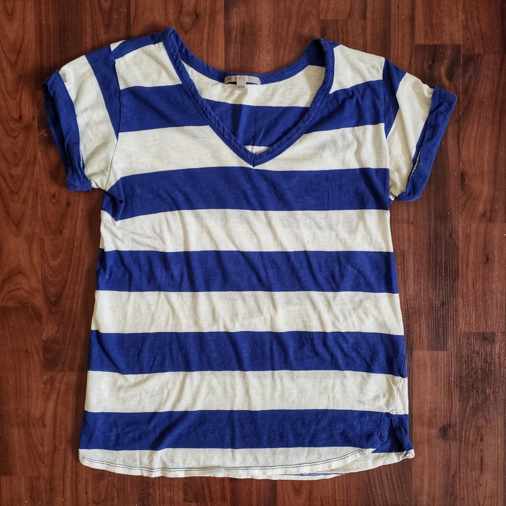 3/$25 Gap v-neck tee blue white stripe